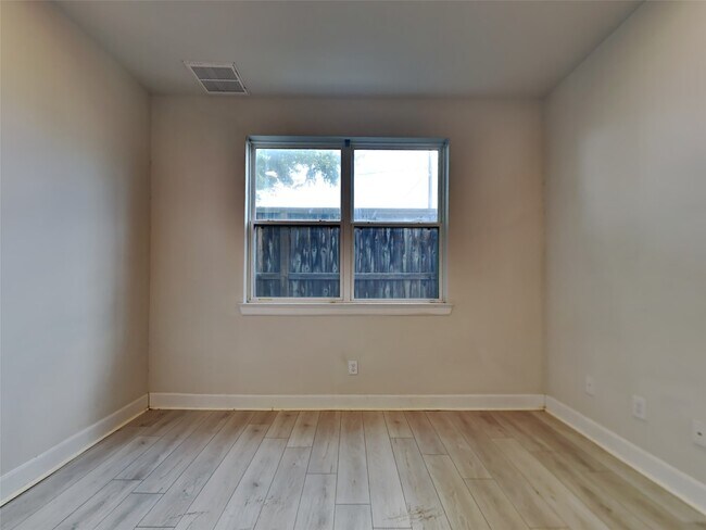 Building Photo - 353 Eado Park Cir