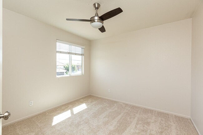 Building Photo - Beautiful Oceanside Cul-De-Sac Home!