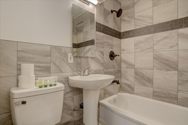 Building Photo - Completely Renovated & Fully Furnished 2Bed/1Bath/1 garage in Arvada!