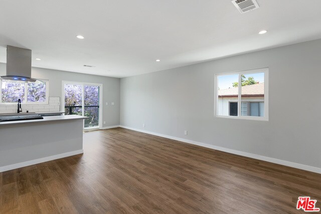 Building Photo - 5847 Willoughby Ave
