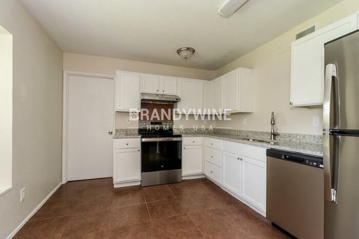 Building Photo - 802 Edgemont Dr