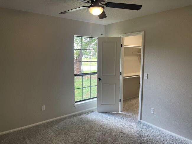 Building Photo - Move in Specials Available with occupancy ...