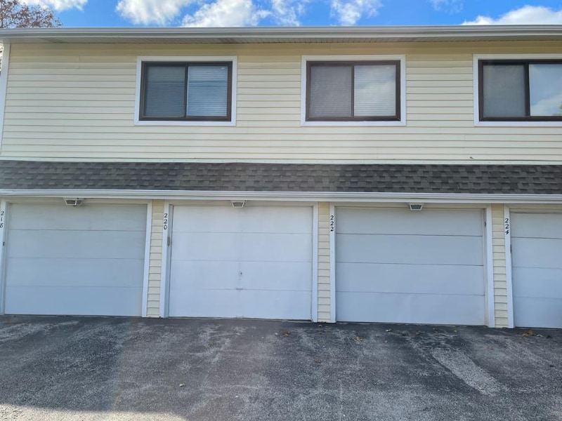 Building Photo - 220 N Waterford Dr