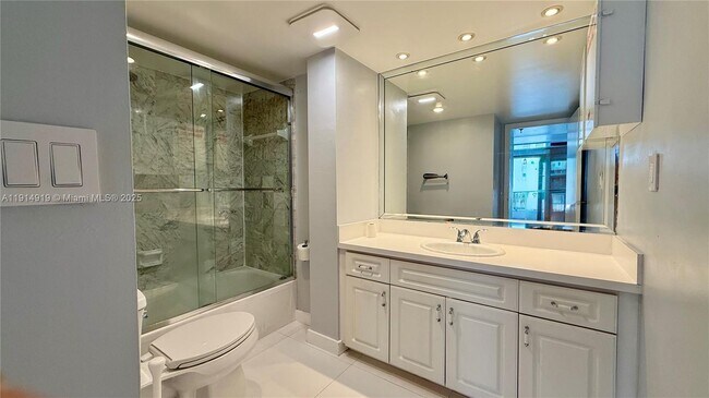 Building Photo - 555 NE 15th St