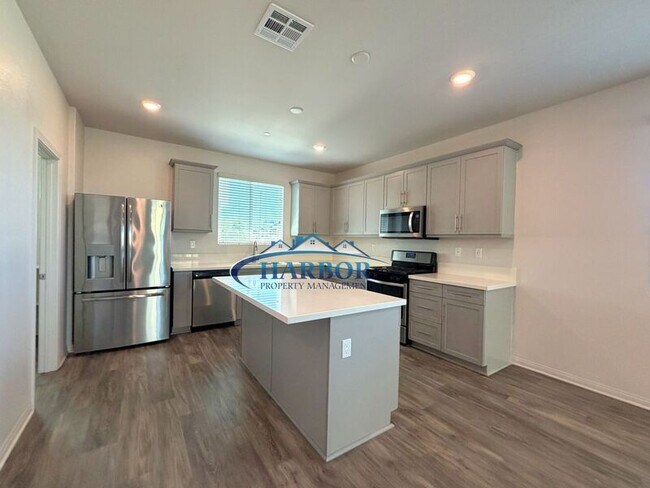 Building Photo - 1215 Canoe Ln