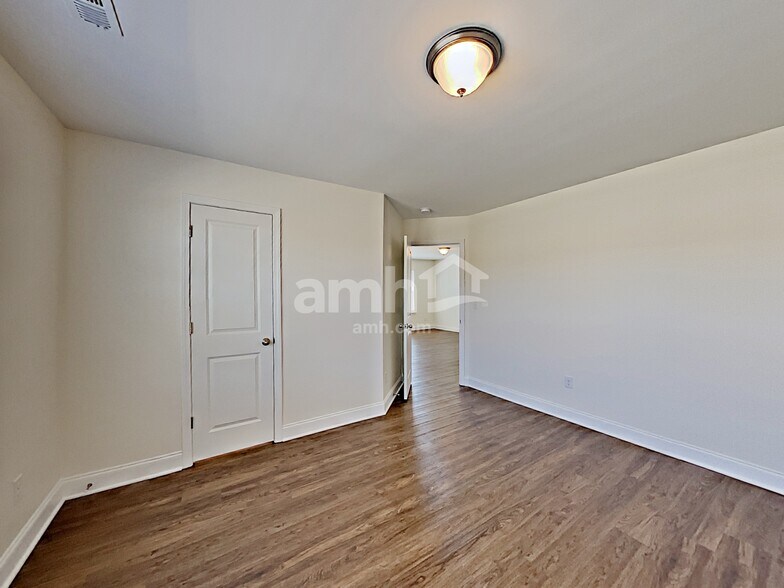 Building Photo - 5121 Jack Byrnes Dr