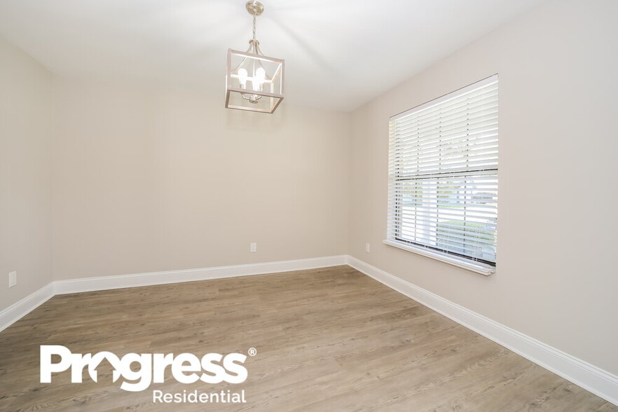 Building Photo - 10802 Naples Ct S