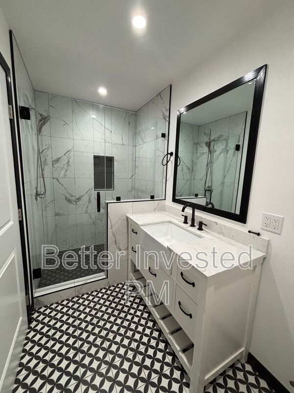 Building Photo - 401 W Sierra Ave