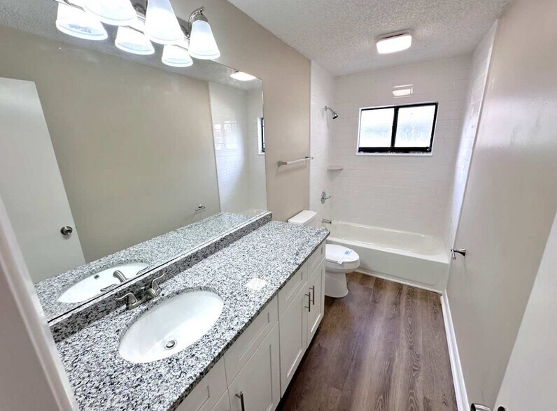 Building Photo - 1911 Coral Tree Ct