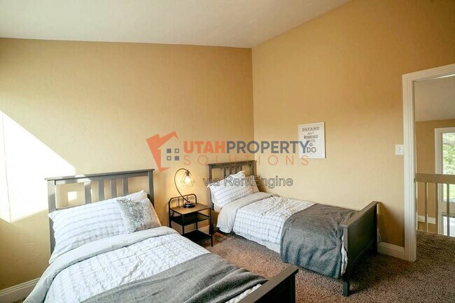 Building Photo - 7290 Racquet Club Dr