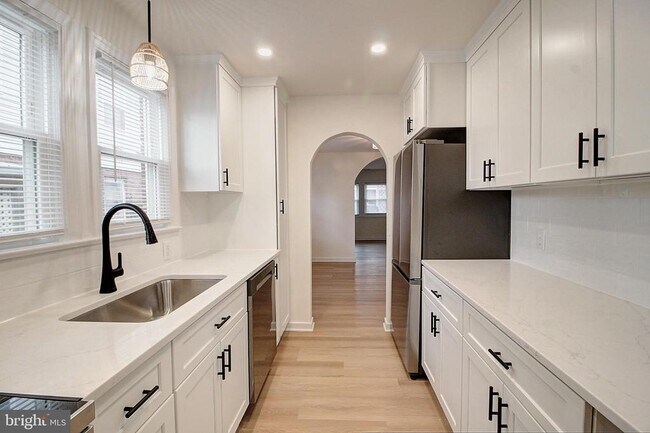 Building Photo - 412 Lee Pl