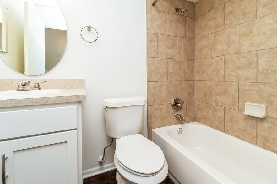 Building Photo - 1063 Alpug Ave