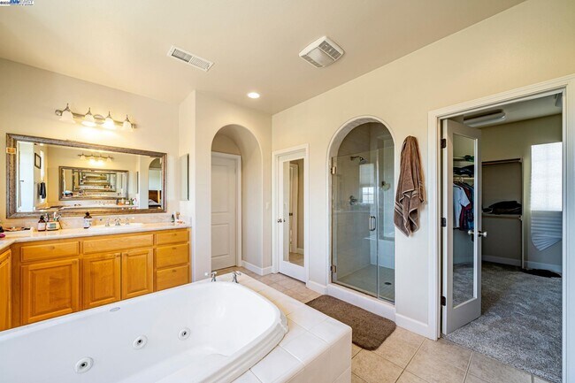 Building Photo - 2048 Feathermint Dr