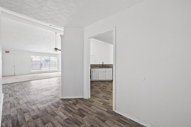 Building Photo - 8203 Lone Quail Dr