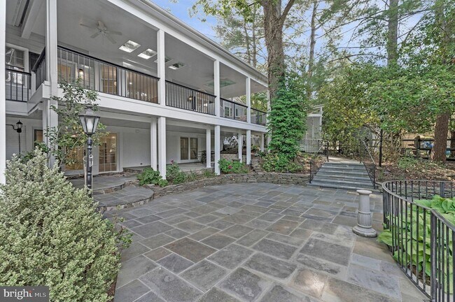 Building Photo - 10034 Scenic View Terrace