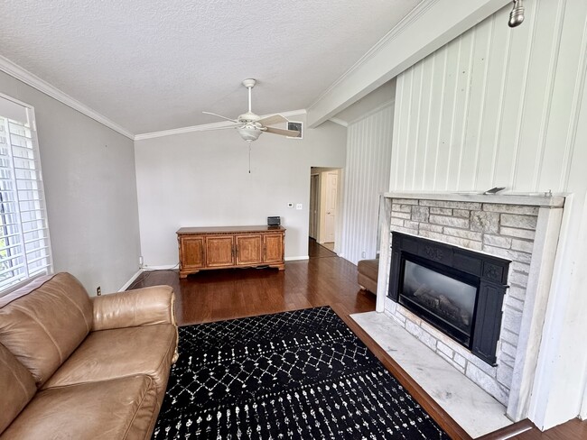 Building Photo - 4316 El Rancho Dr