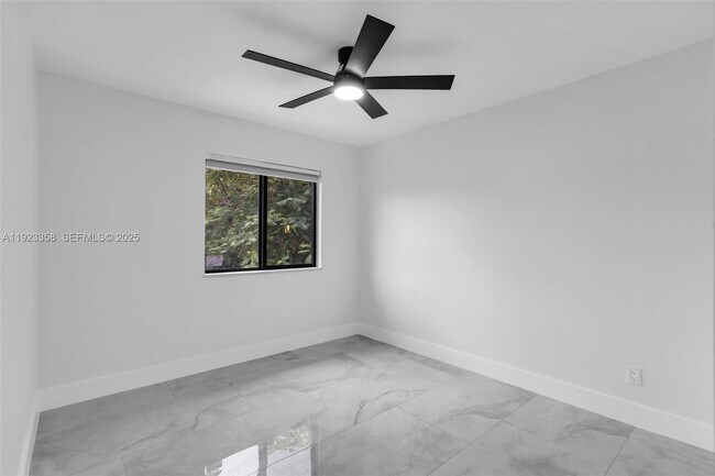 Building Photo - 1411 NW 40th St