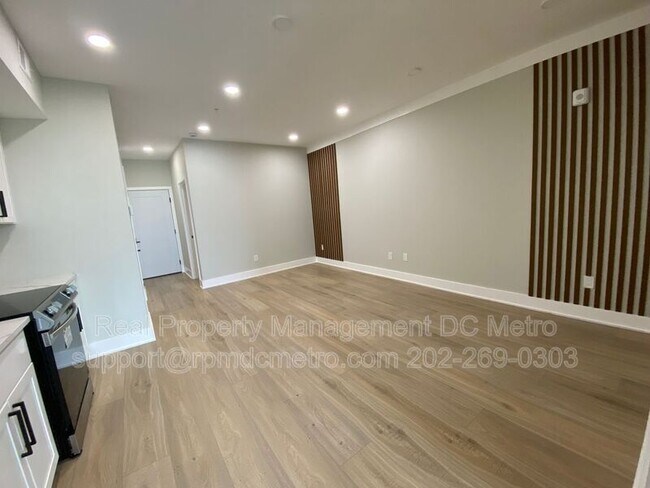 Building Photo - 611 Kennedy St