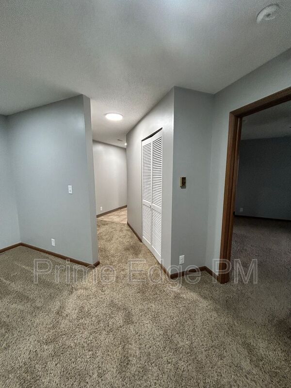 Building Photo - 4621 Prescott Ave