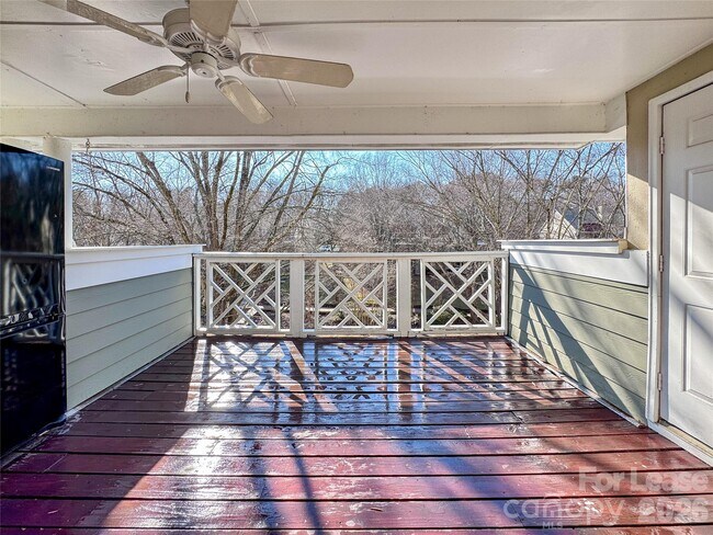 Building Photo - 19901 Henderson Rd