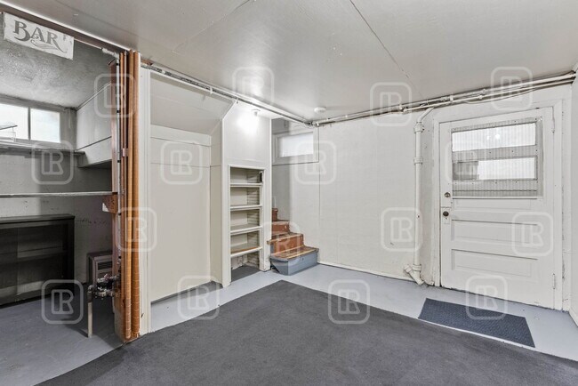 Building Photo - 808 E Mission Ave