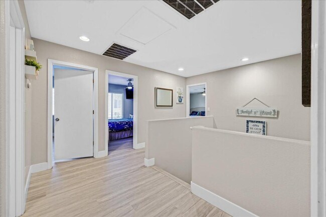 Building Photo - 2735 Peekskill Ave