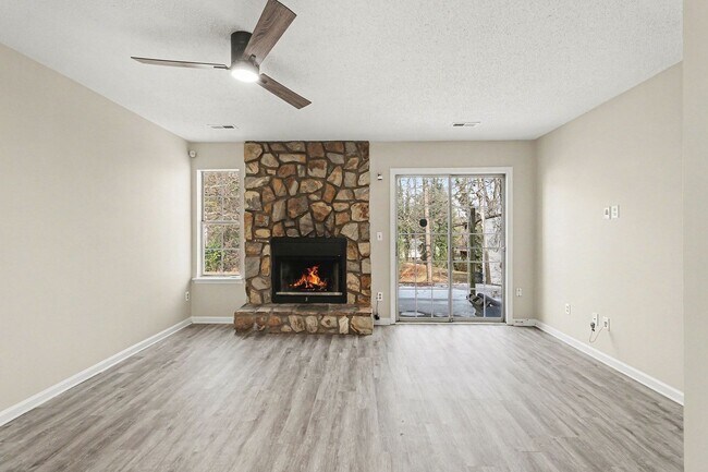 Building Photo - Beautiful Ranch Townhome Available for Rent in Charlotte, NC