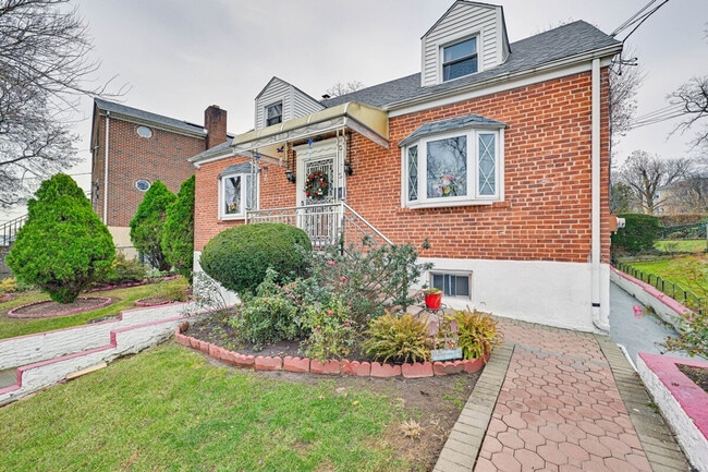 Building Photo - 80 W Kingsbridge Rd