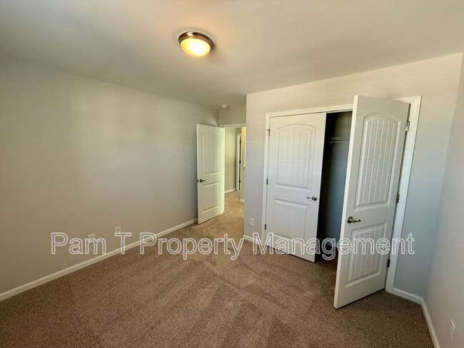 Building Photo - 400 Airways Ave