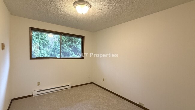 Building Photo - Cute 3 BD | 1.5 BA Home in Lake Oswego - Lake Access!