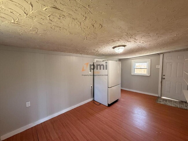 Building Photo - 416 Van Buren Ave