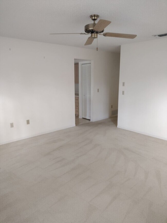 Building Photo - 2 bedroom 2 bathroom Large House for rent ...