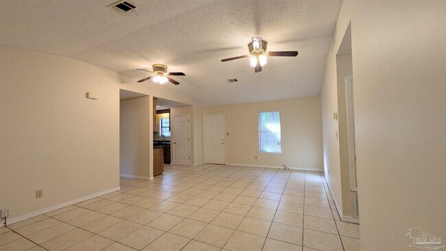 Building Photo - 1485 Pine Ln Dr