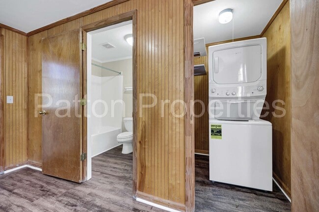 Building Photo - Rosewood Home