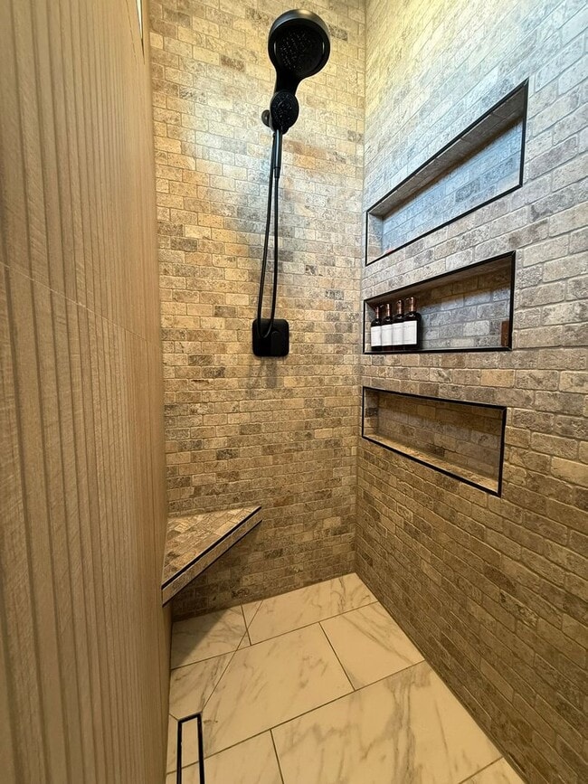 Building Photo - Your Private Oasis Awaits: Spacious 4BR Home with Premium Amenities