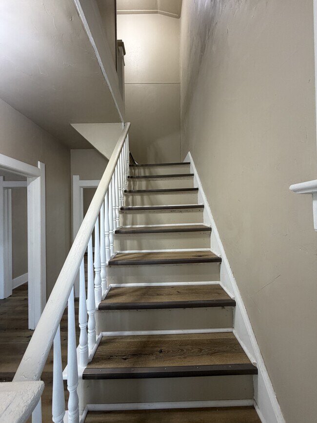 Building Photo - 708 N 10th St