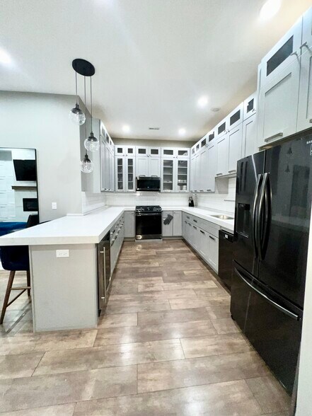 Building Photo - 443-2 E 45th Pl