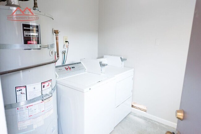Building Photo - 928 Weldwood Ct