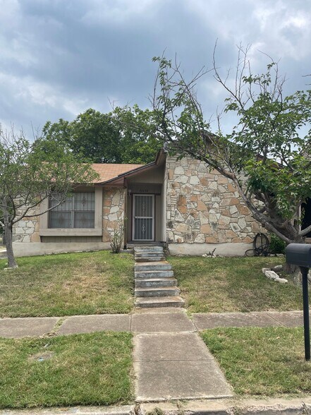 Building Photo - 11630 Spring Trail Dr