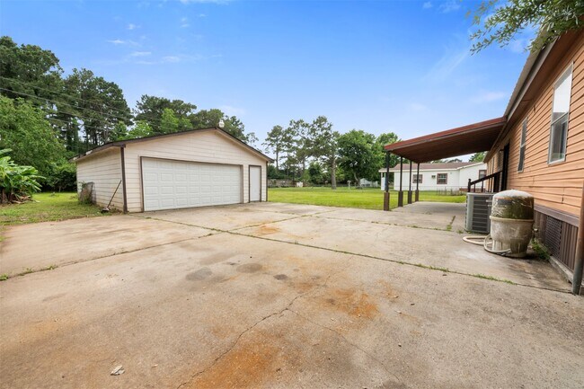 Building Photo - 15807 Cypress Garden Dr