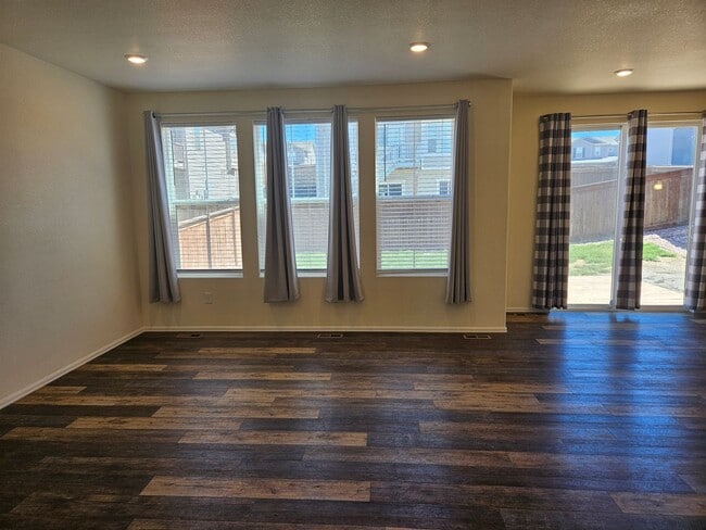 Building Photo - 3 Bed 2.5 Bath Home In Commerce City
