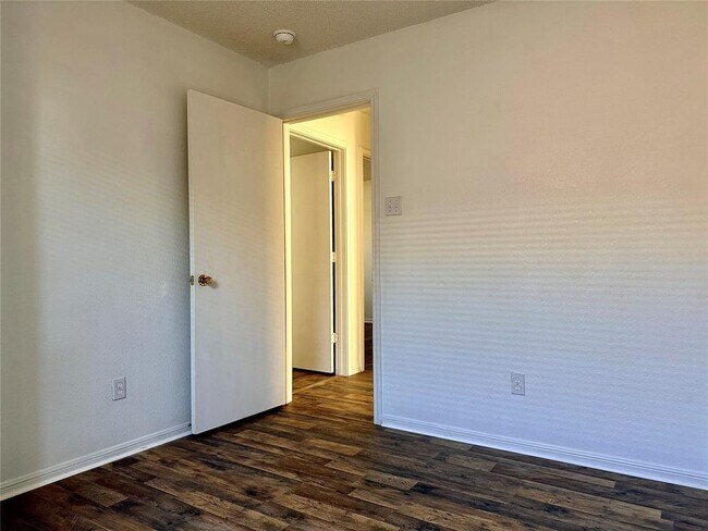 Building Photo - 4302 Janelle Dr