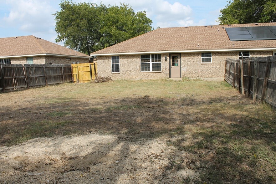 Huge Yard - 1424 Shoshoni Trl
