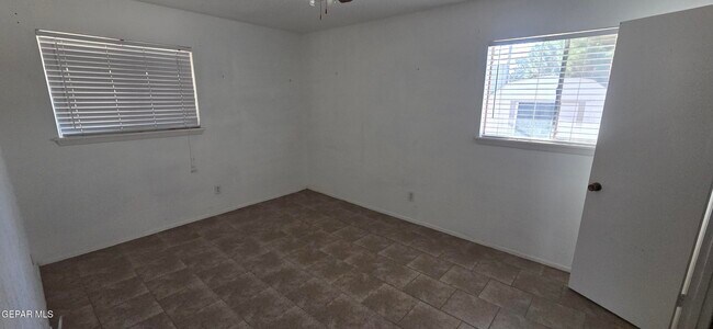 Building Photo - 8502 Mettler Dr
