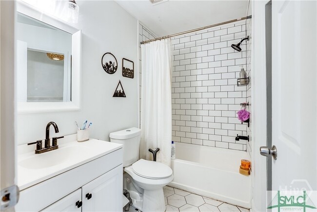 Building Photo - 106 W White Hawthorne Dr