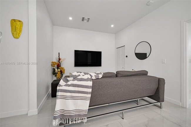 Building Photo - 2516 NE 21st St