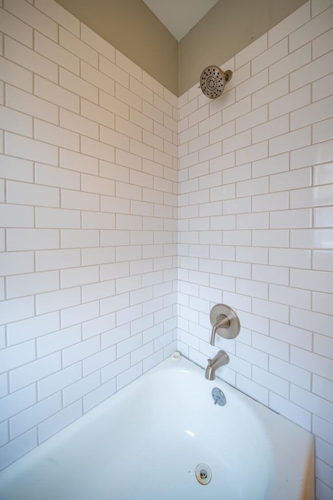 Building Photo - 75 E Markison Ave