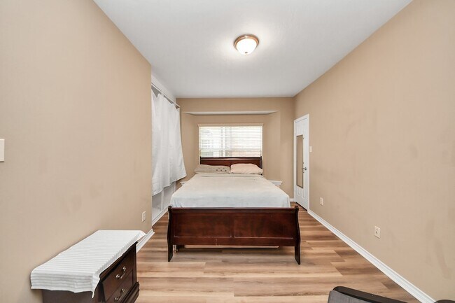 Building Photo - 706 River Delta Ln