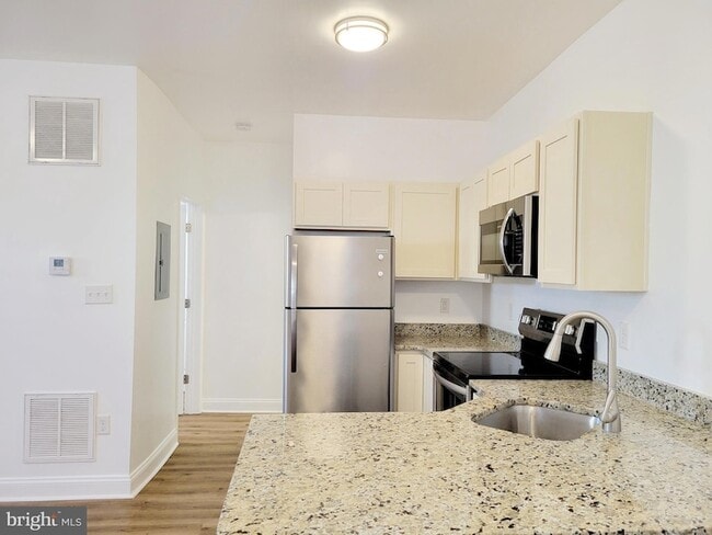 Building Photo - 452 N Loudoun St