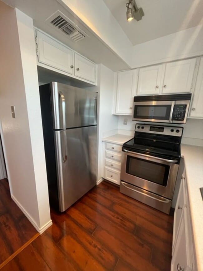 Building Photo - Old Town Scottsdale townhome- 2 bd 2 bath- W/D- Yard